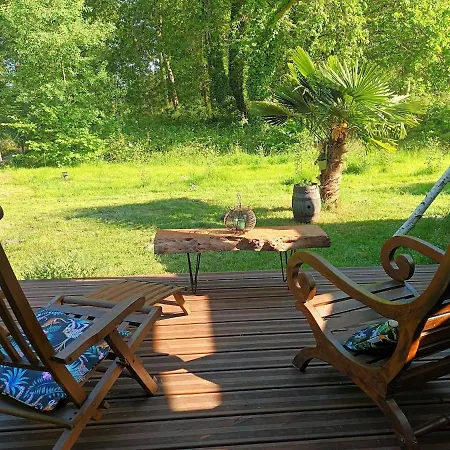 בית נופש Des Graves De Lilou *